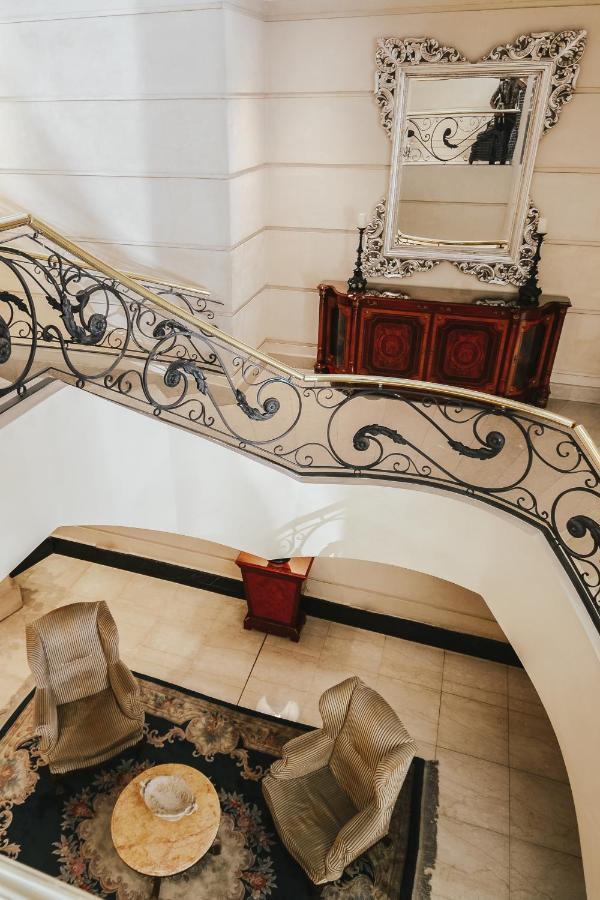 Diplomatichotel Мендоса Екстериор снимка Staircase