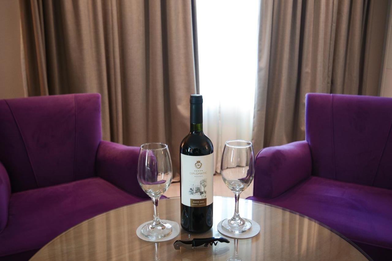 Diplomatichotel Мендоса Екстериор снимка A bottle of wine