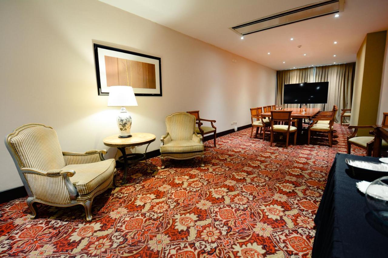Diplomatichotel Мендоса Екстериор снимка A carpet in a hotel room