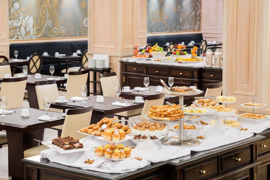 Diplomatichotel Мендоса Екстериор снимка A buffet at a hotel